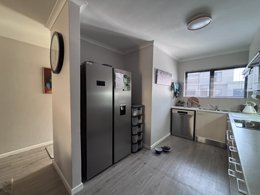 To Let 2 Bedroom Property for Rent in Parklands Western Cape